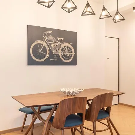 Elegant In Center, 5min To History Sites Apartment *