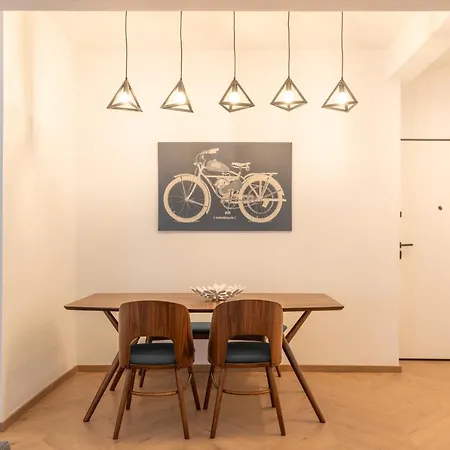 Elegant In Center, 5min To History Sites Apartment