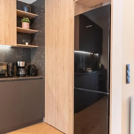 Elegant In Center, 5min To History Sites Apartment